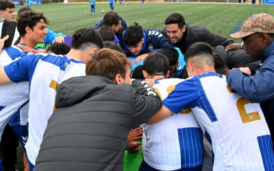 Pinya de tot l'equip després de la victòria davant el Valls | CES